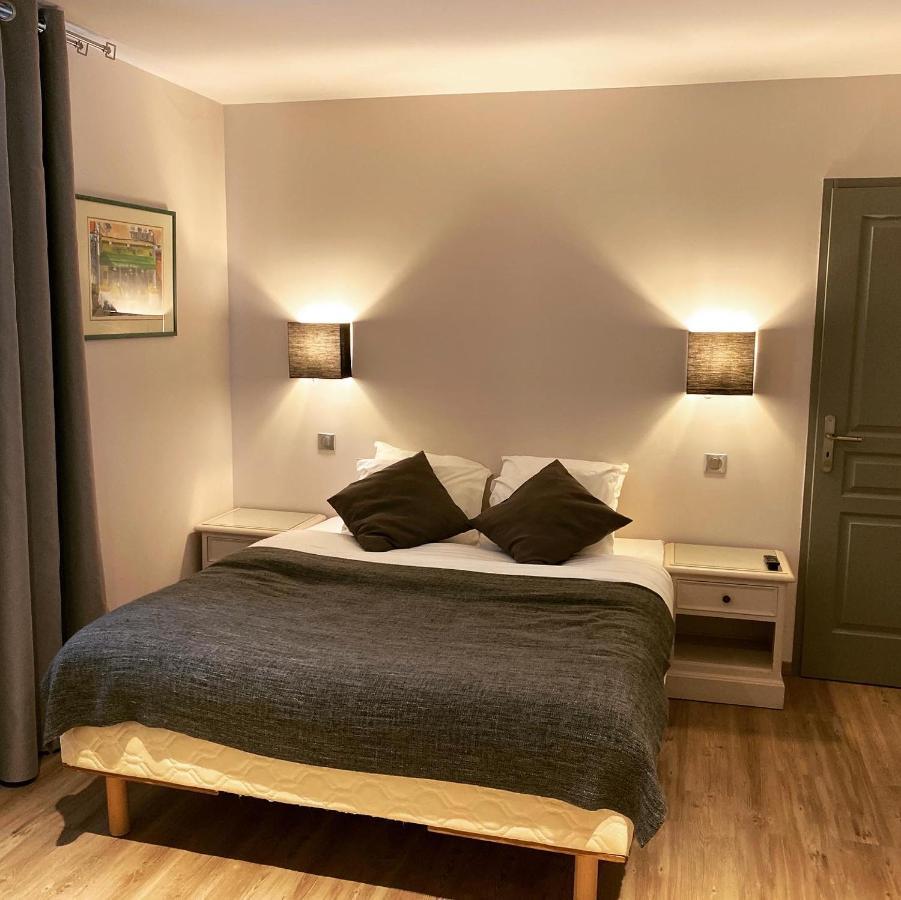 Logis Du Champ De Mars Hotel Puy-Saint-Martin Bagian luar foto