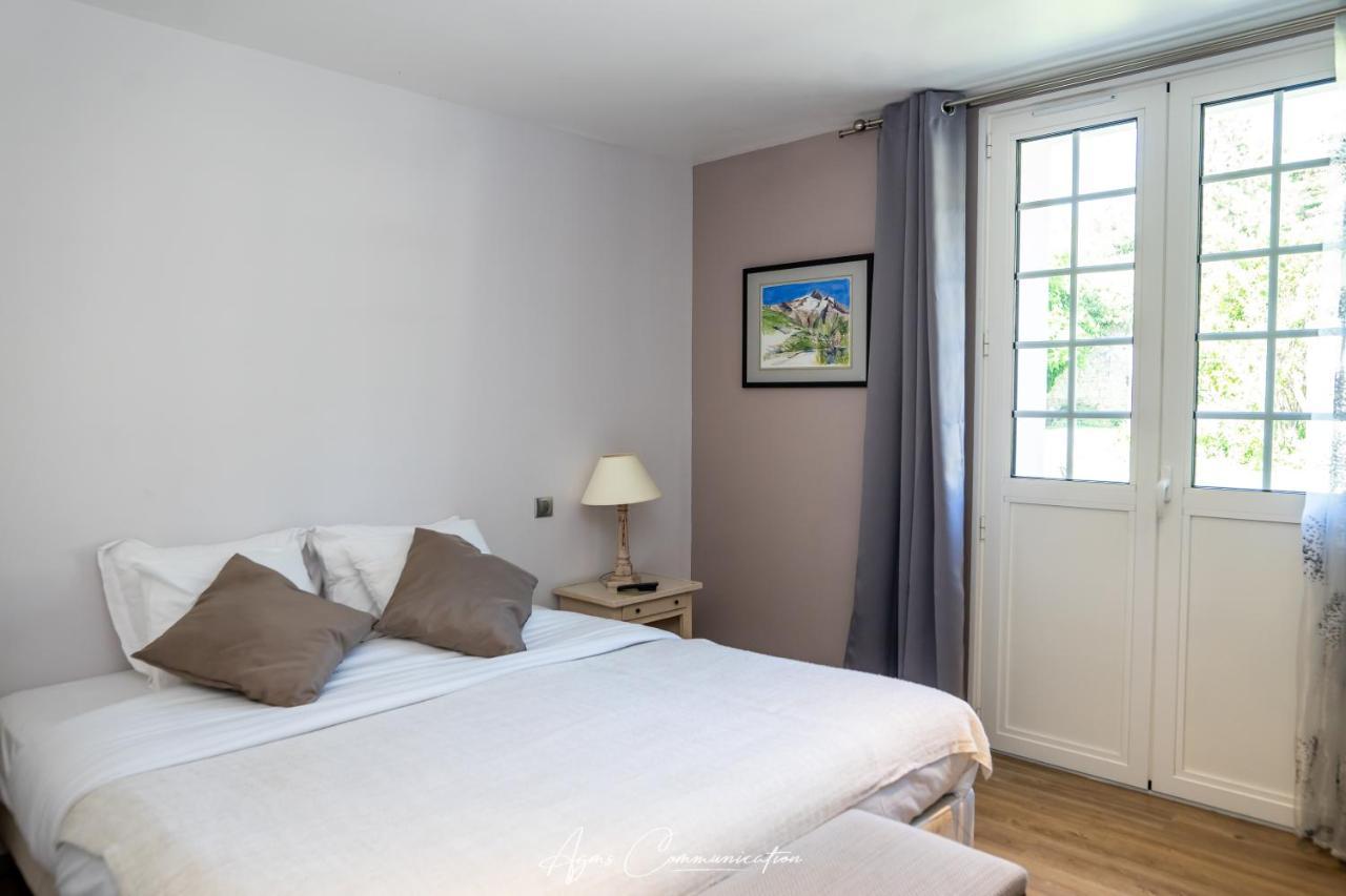 Logis Du Champ De Mars Hotel Puy-Saint-Martin Bagian luar foto