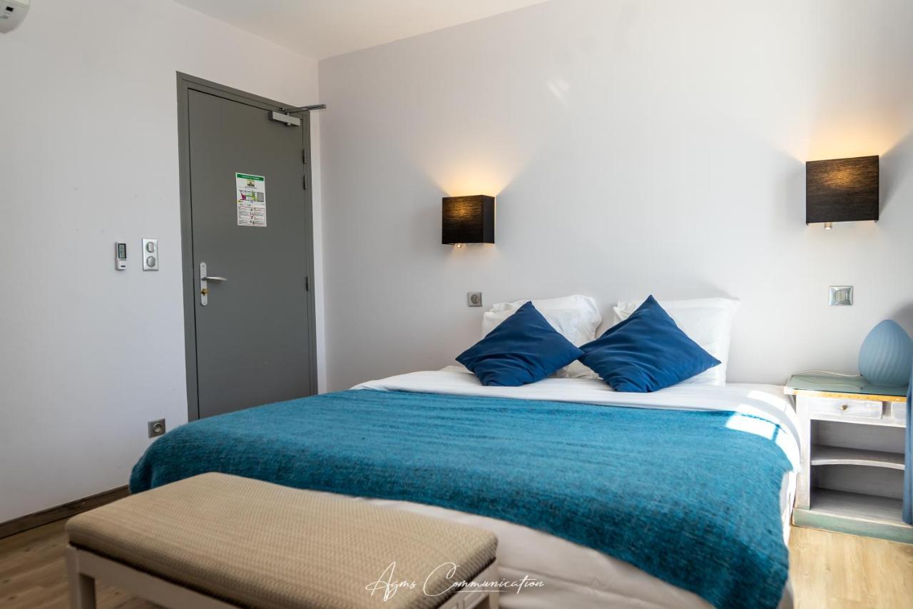 Logis Du Champ De Mars Hotel Puy-Saint-Martin Bagian luar foto