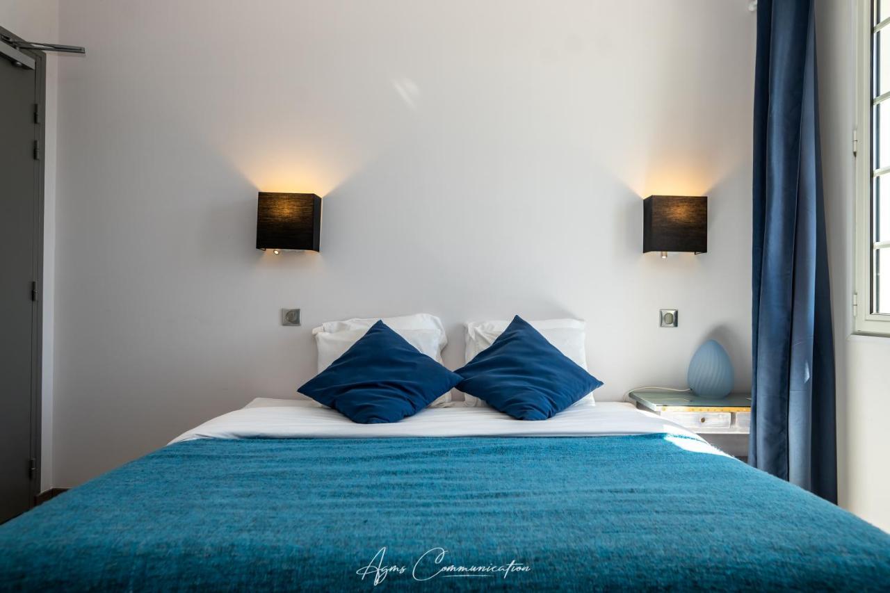 Logis Du Champ De Mars Hotel Puy-Saint-Martin Bagian luar foto